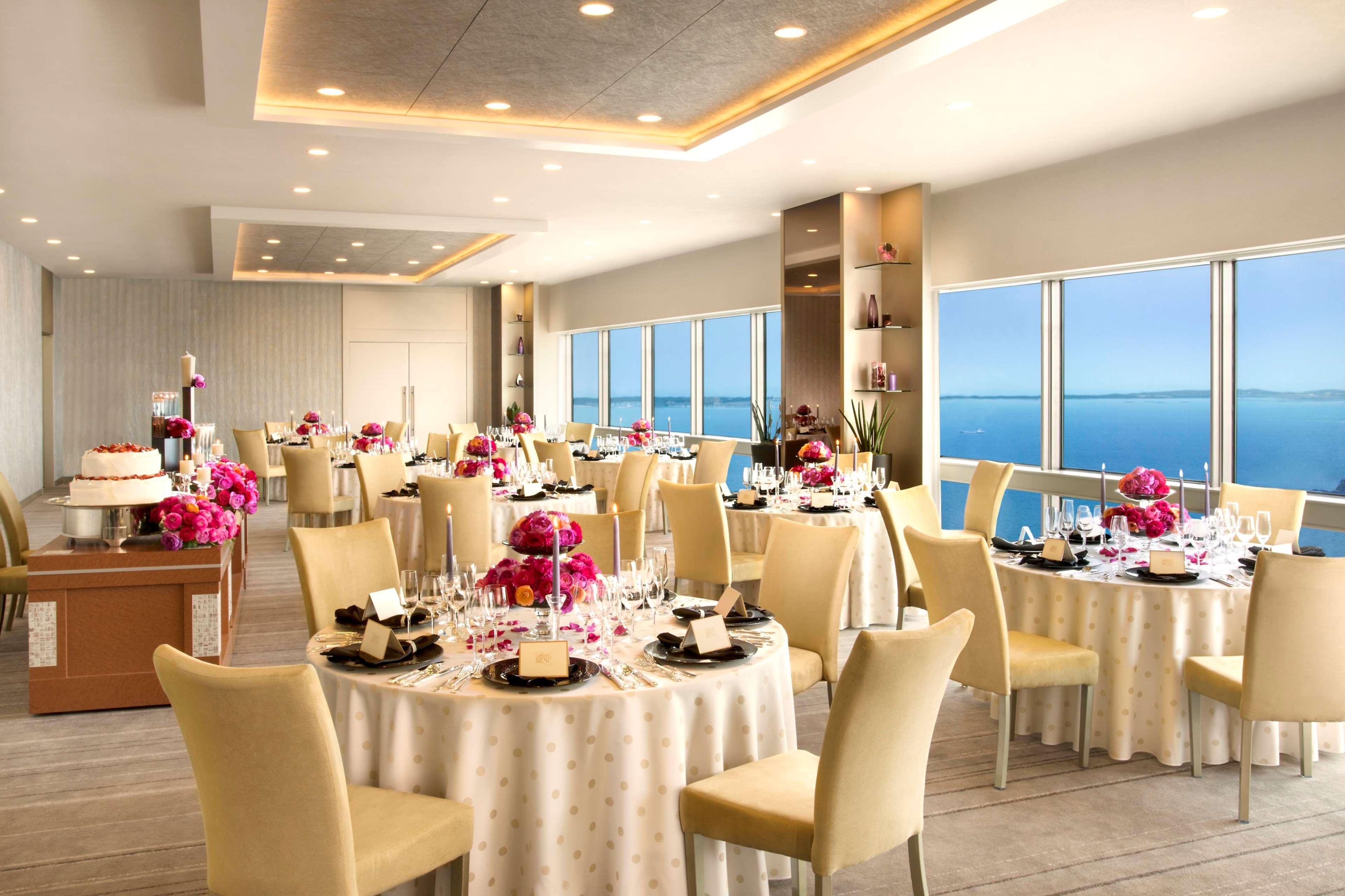 Hilton Fukuoka Sea Hawk Hotel Exterior photo